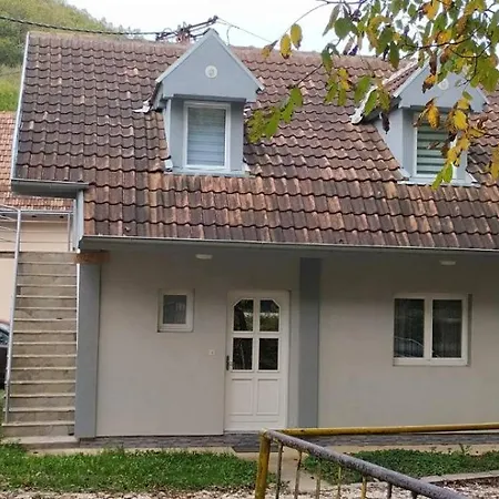 Jugi Apartment