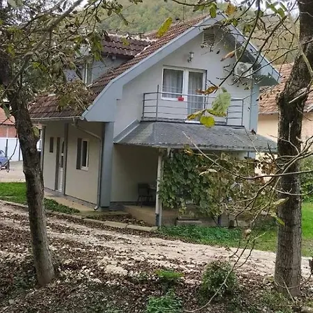 Jugi Apartment *